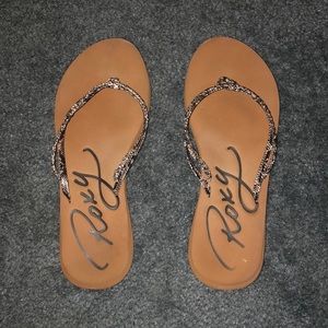 Roxy women’s sandals!